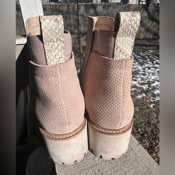 Dolce Vita Huey H2O Water-Resistant Suede Crocodile Embossed Lug Booties Sz 8.5 - Picture 8 of 10